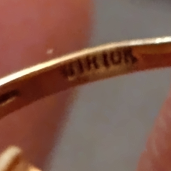 10k gold ring - Picture 3 of 5